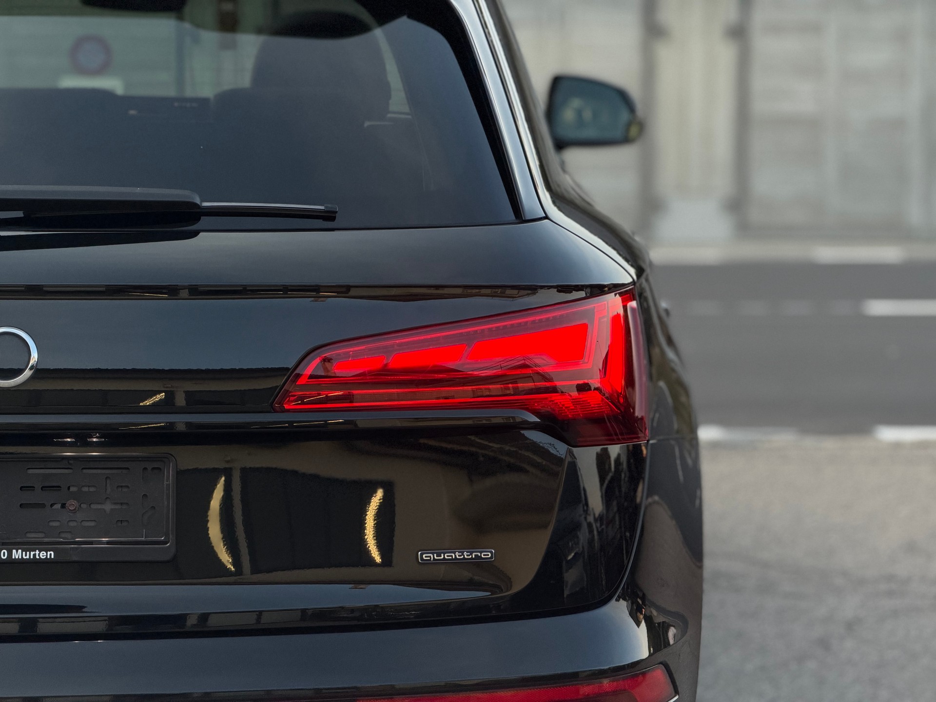 AUDI Q5 40 TDI Black Edition quattro S-tronic-image-7