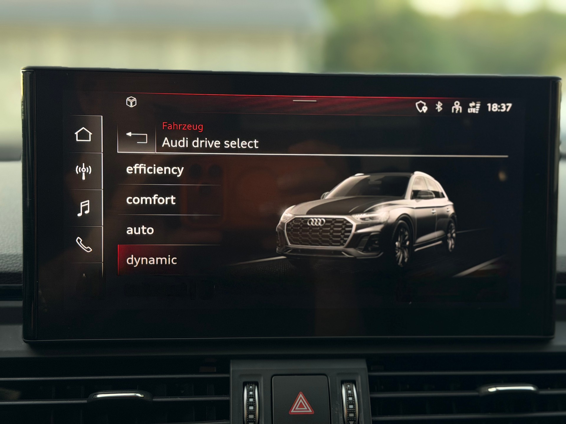 AUDI Q5 40 TDI Black Edition quattro S-tronic-image-21