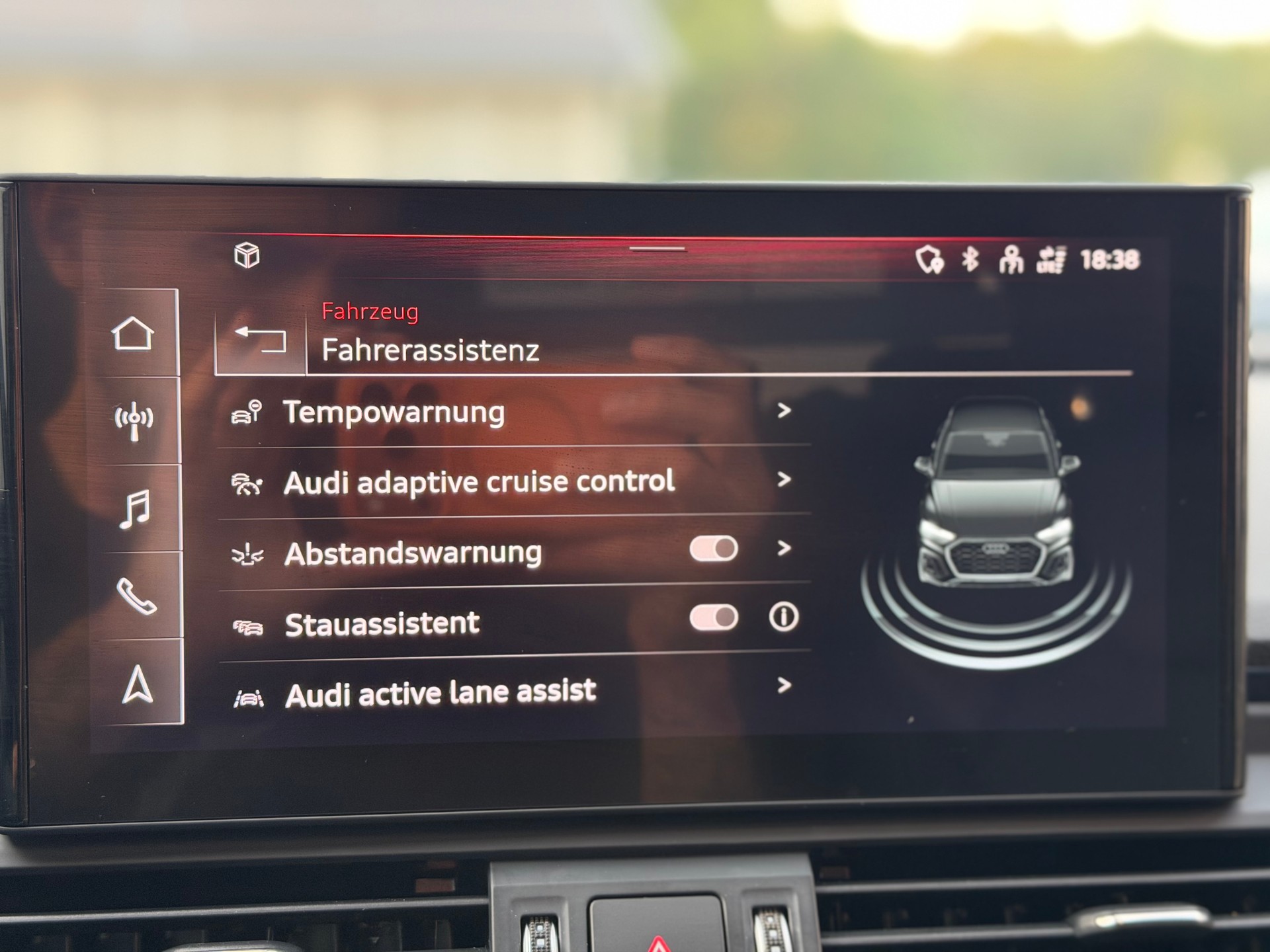AUDI Q5 40 TDI Black Edition quattro S-tronic-image-23