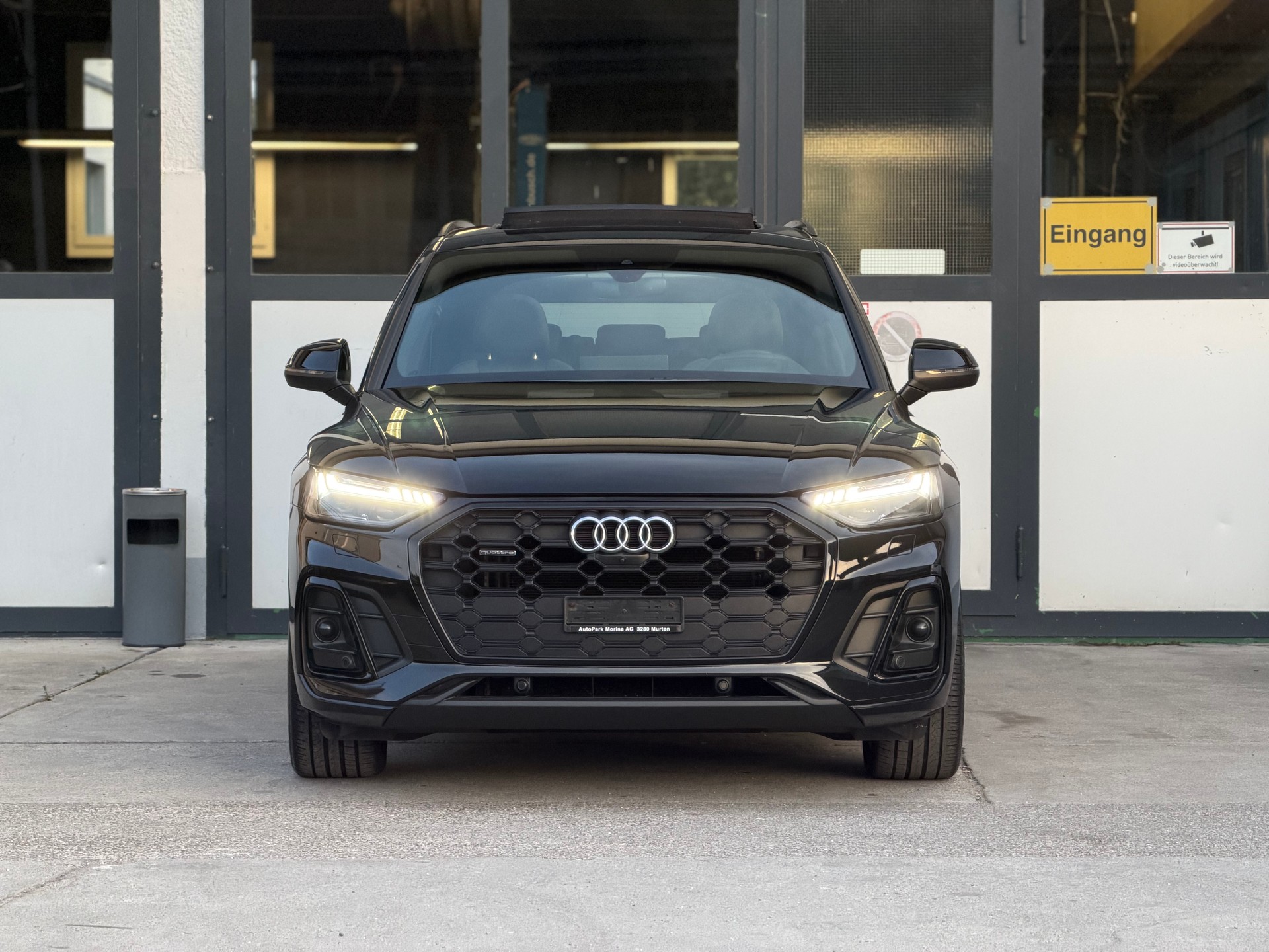 AUDI Q5 40 TDI Black Edition quattro S-tronic-showroom-element-2