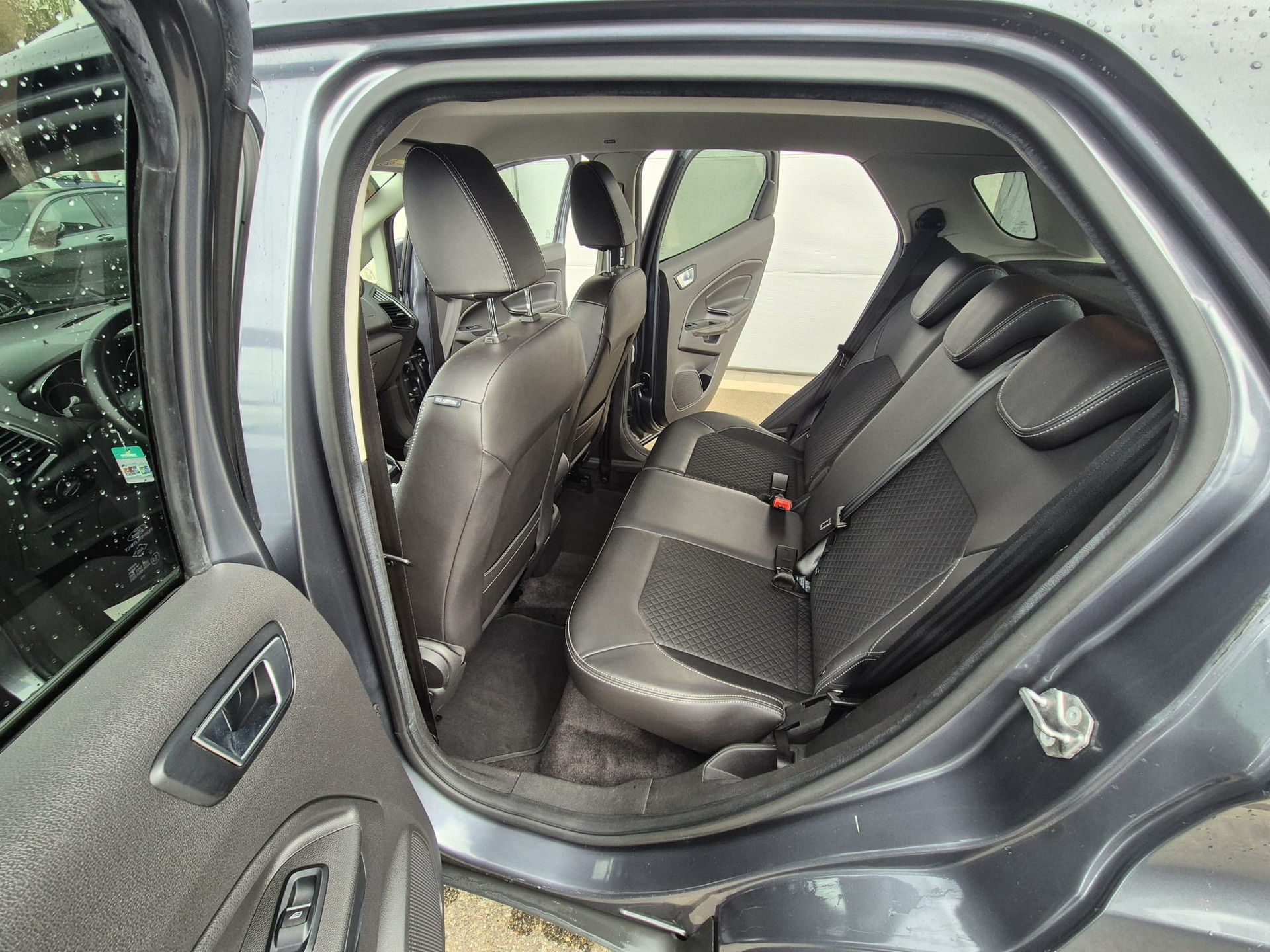 FORD EcoSport 1.5 Titanium PowerShift-image-9