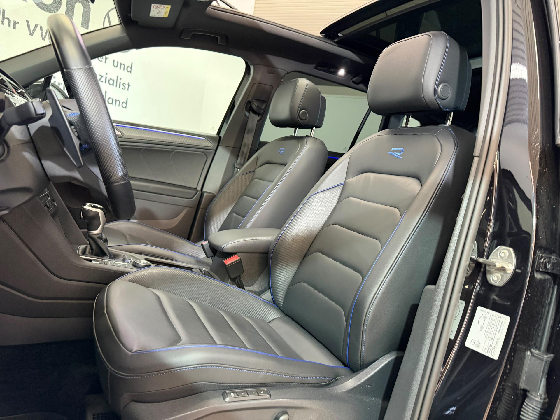 VW Tiguan 2.0TSI R 4Motion DSG-image-8