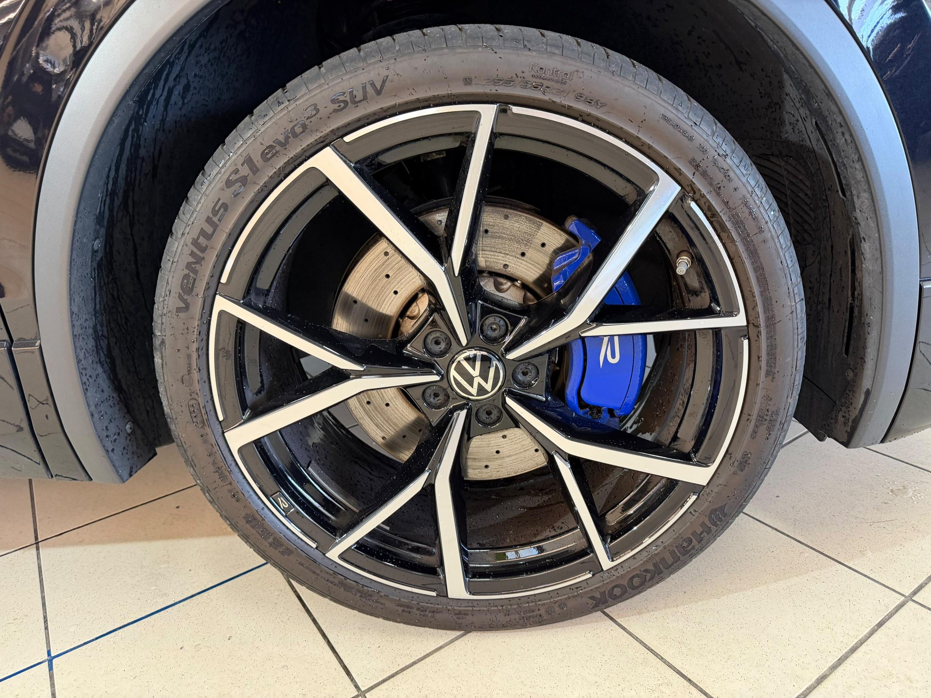 VW Tiguan 2.0TSI R 4Motion DSG-image-4