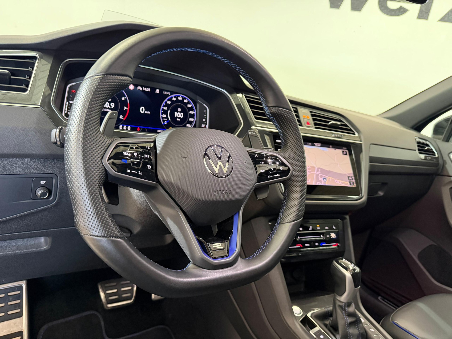 VW Tiguan 2.0TSI R 4Motion DSG-image-5