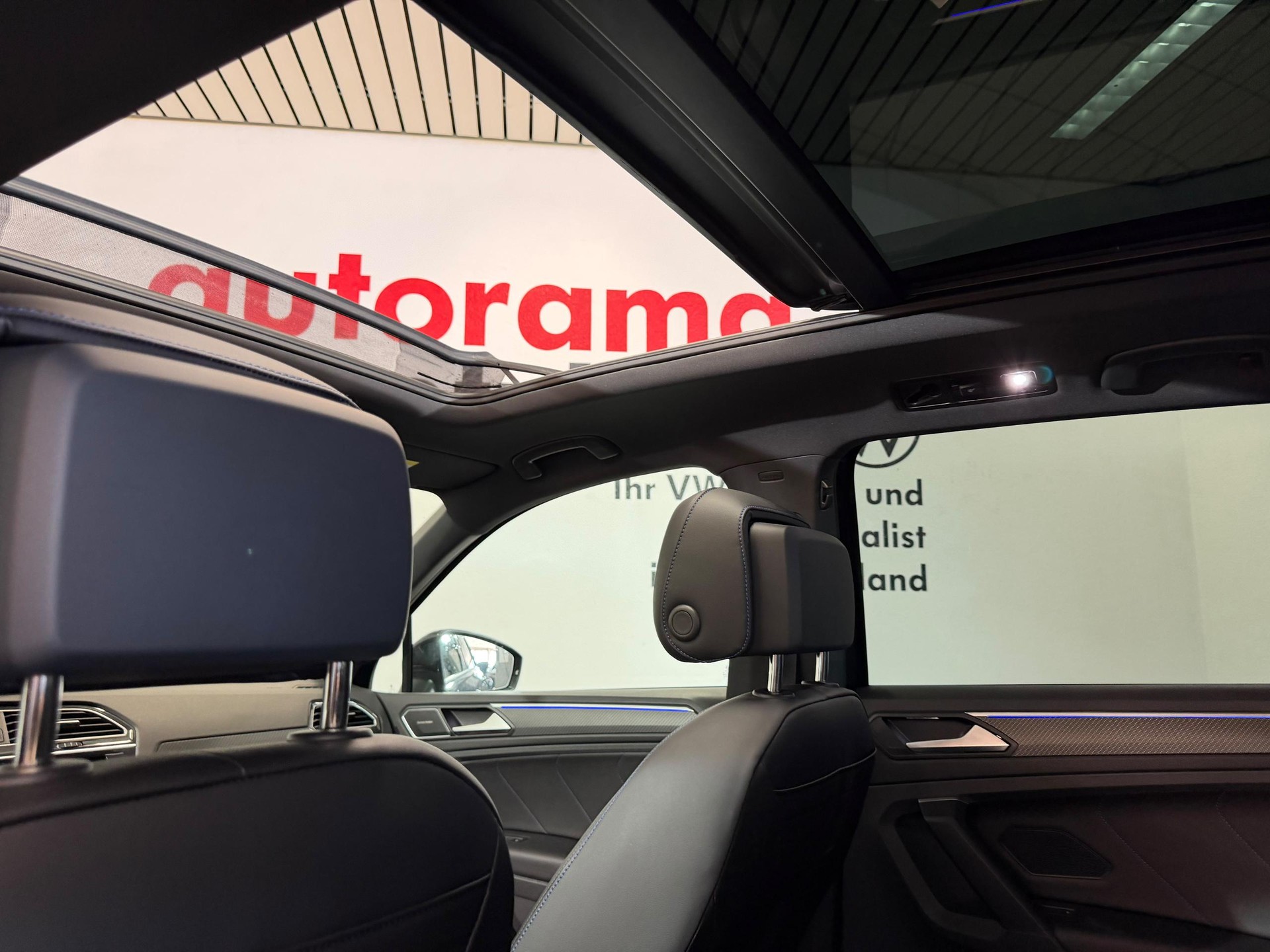 VW Tiguan 2.0TSI R 4Motion DSG-image-10