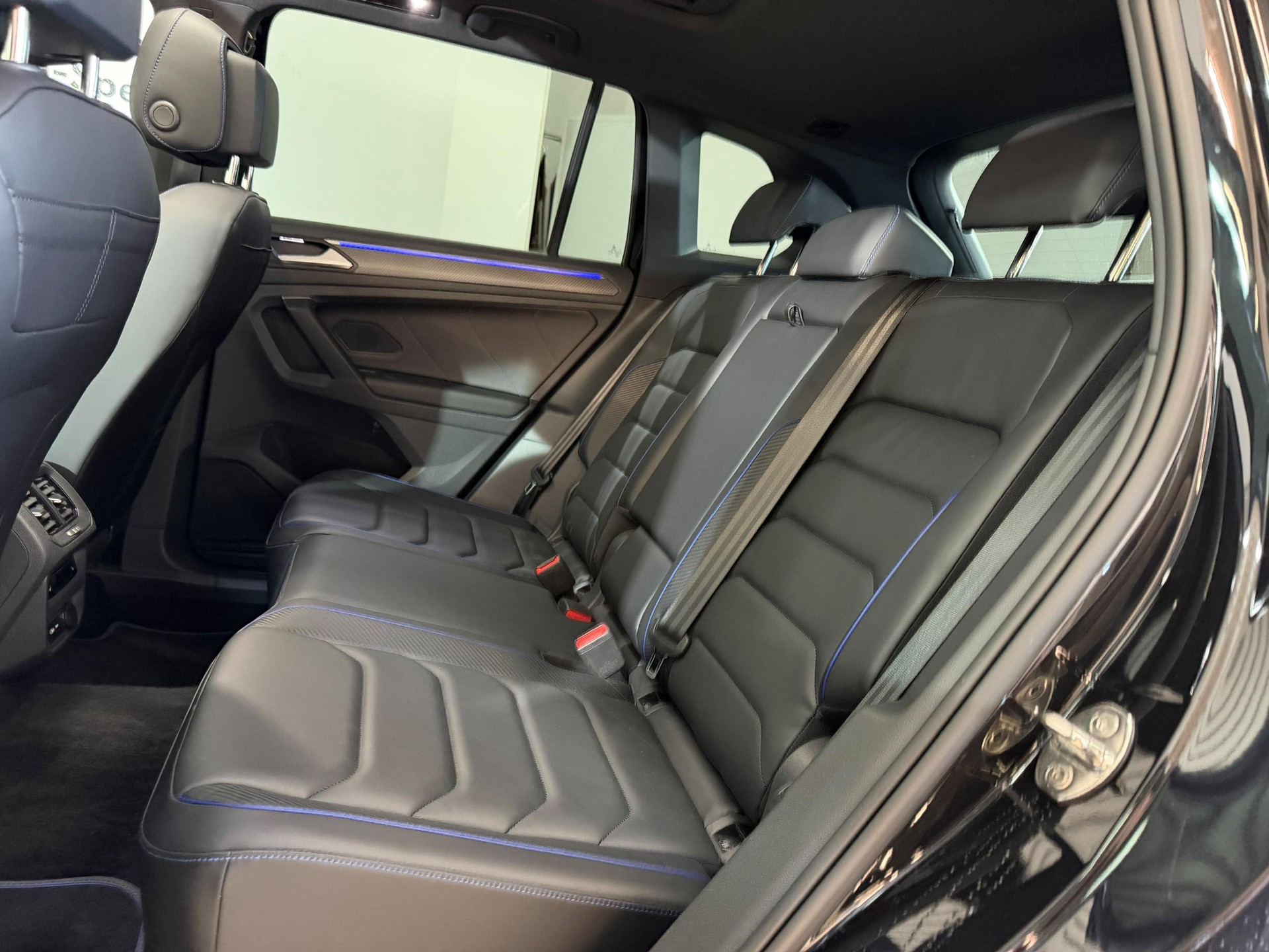 VW Tiguan 2.0TSI R 4Motion DSG-image-9