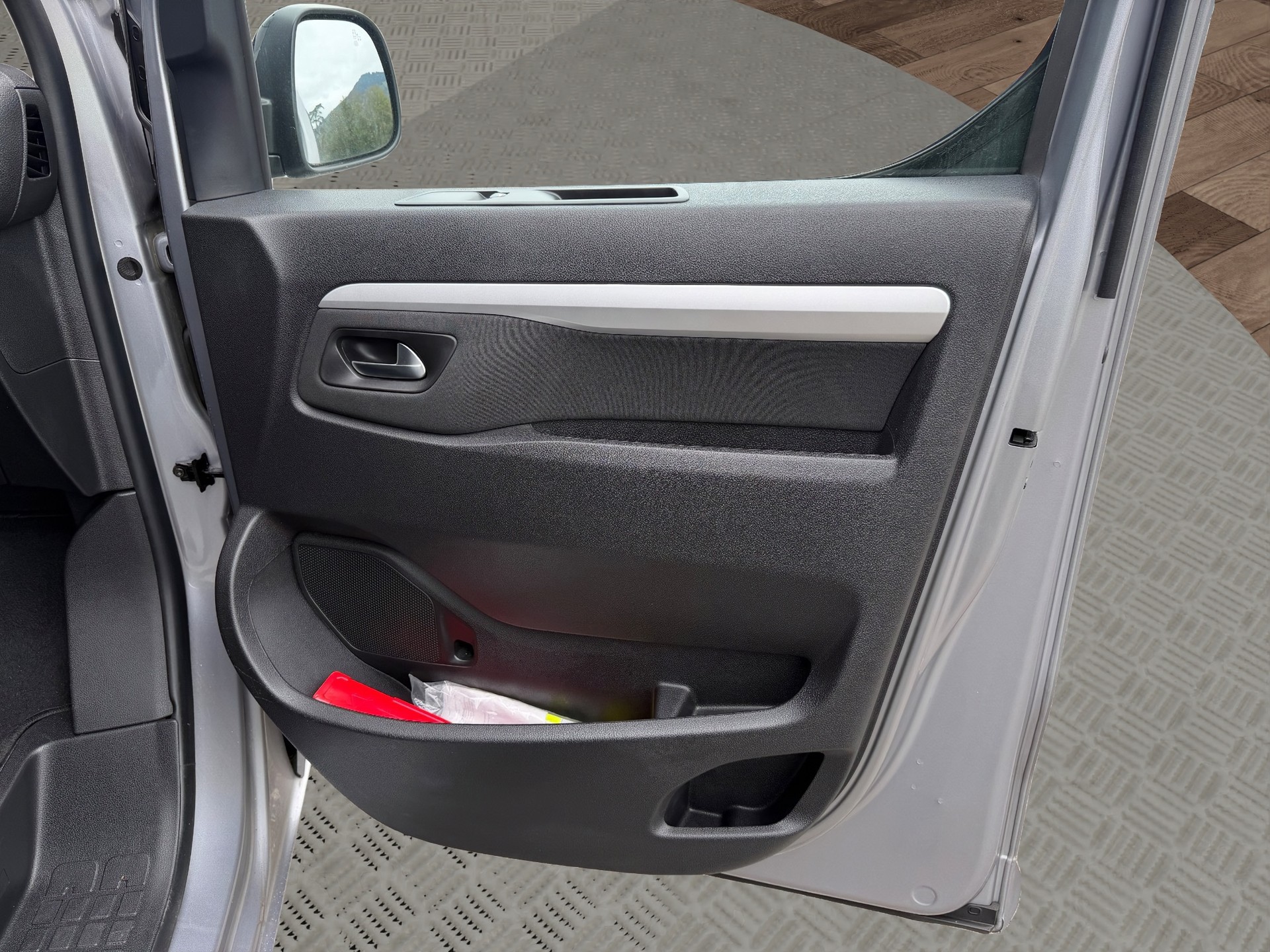 PEUGEOT Traveller 2.0 BlueHDi Business VIP Standard EAT8-image-15