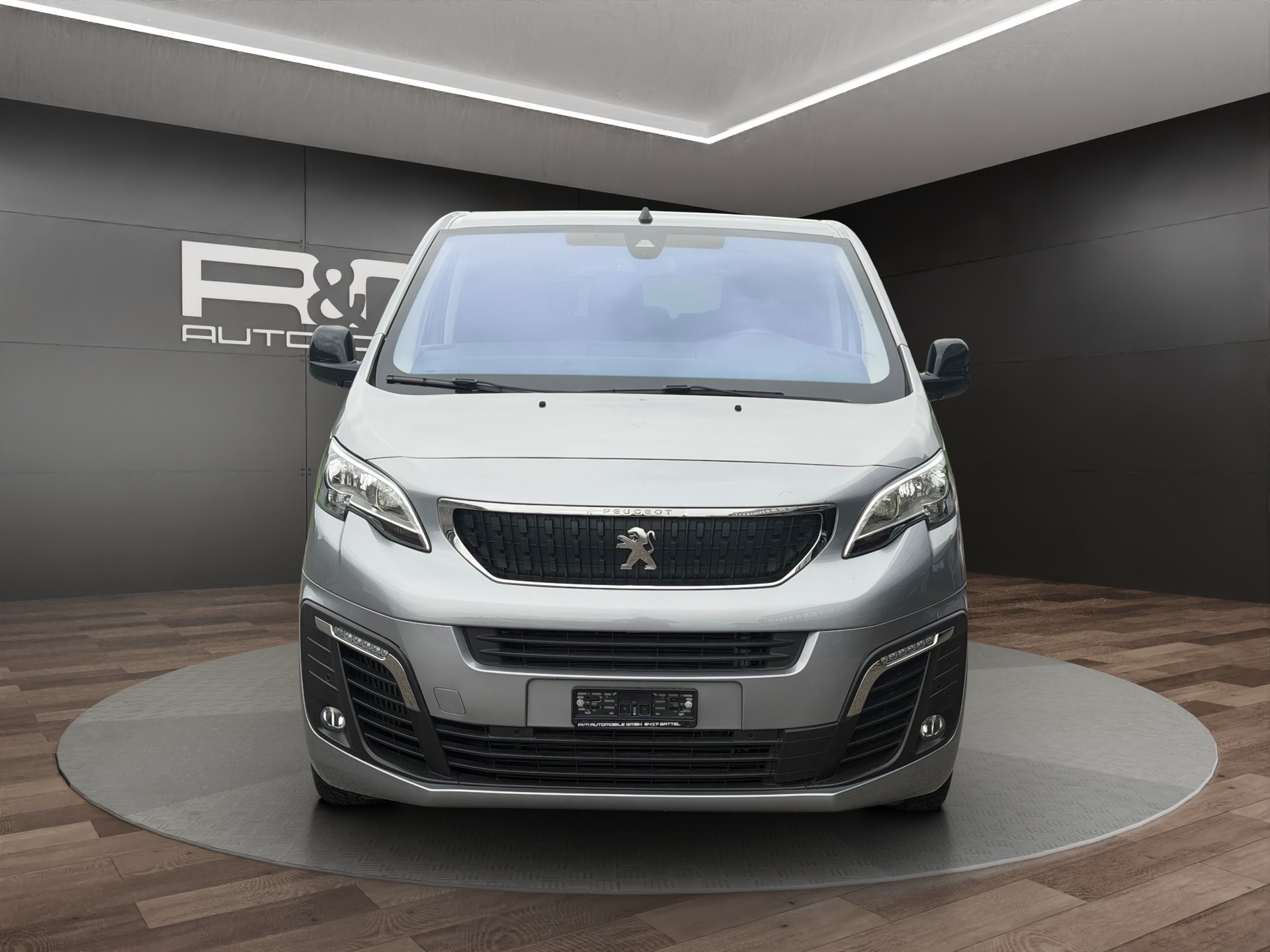 PEUGEOT Traveller 2.0 BlueHDi Business VIP Standard EAT8-showroom-element-1