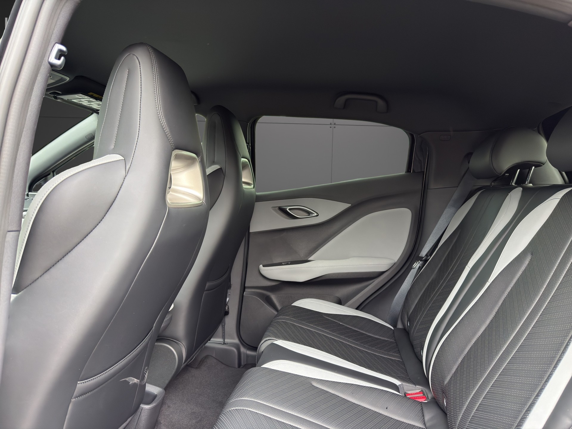 BYD Dolphin Surf 43 kWh Comfort-image-6
