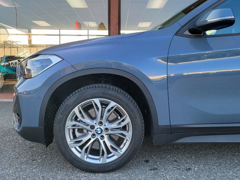 BMW X1 xDrive 20i Steptronic-image-5