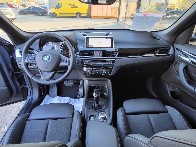 BMW X1 xDrive 20i Steptronic-image-8