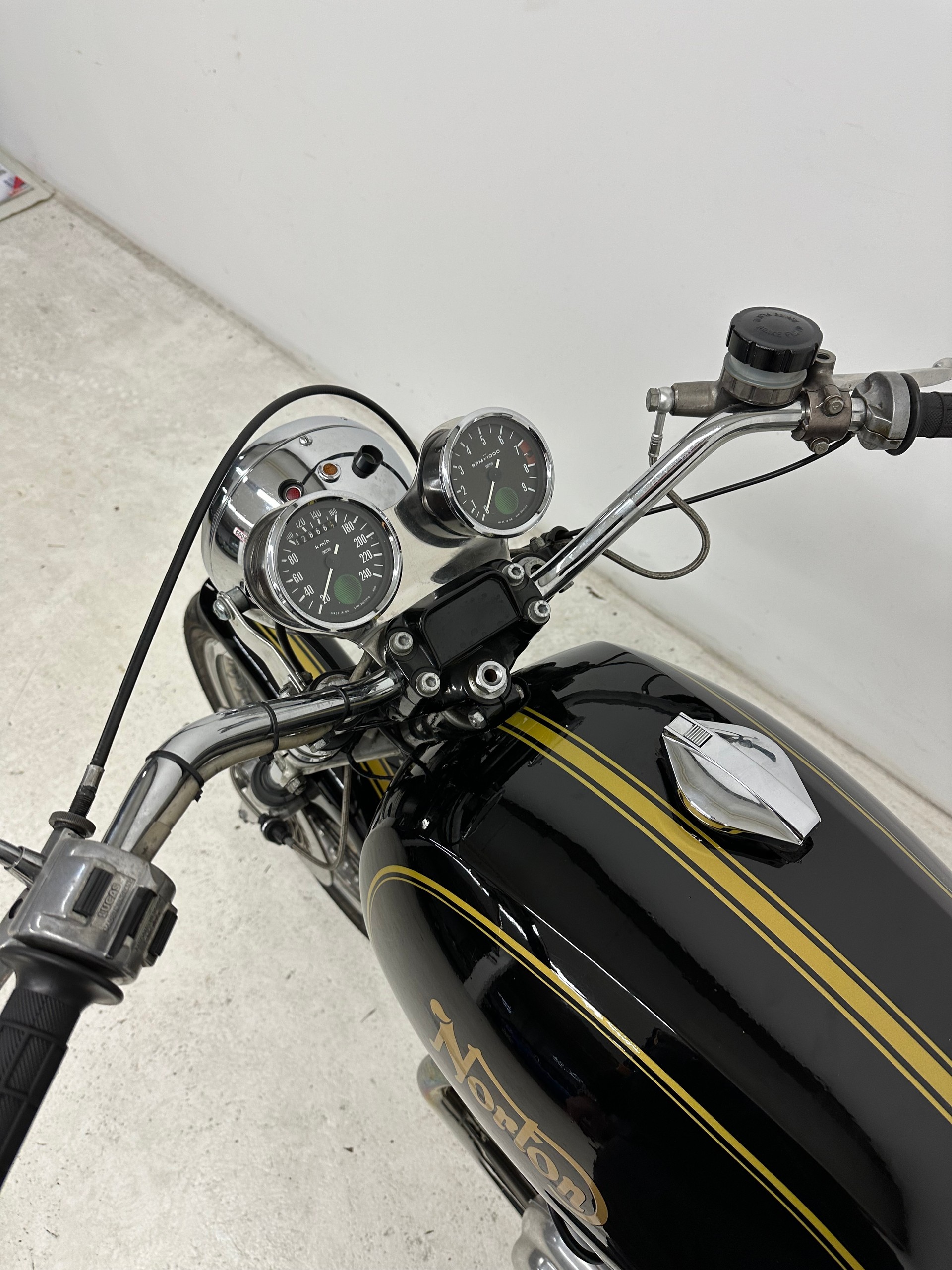 NORTON Commando 750-image-7