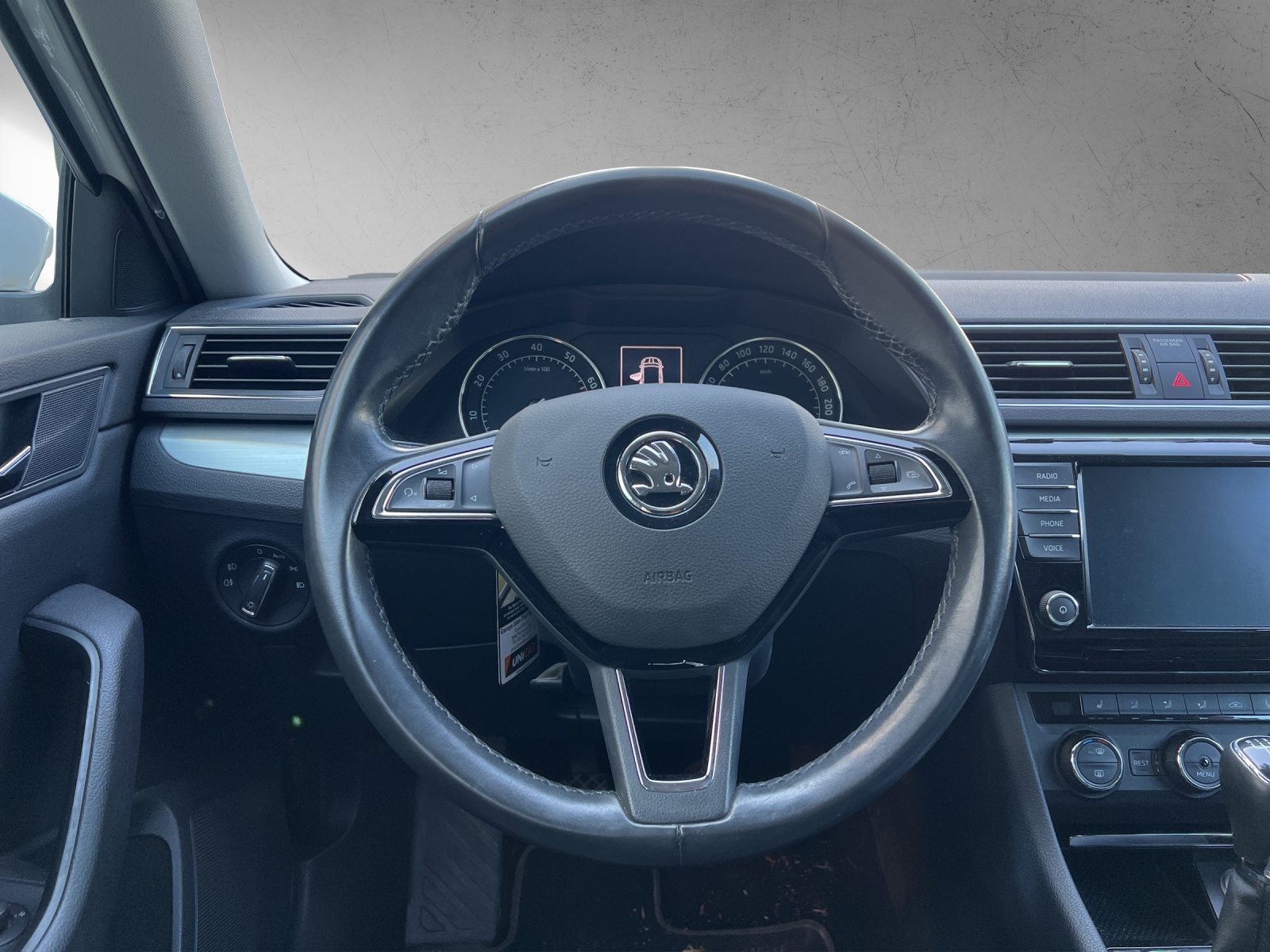 SKODA Superb Combi 1.4 TSI ACT Style 4x4-image-8