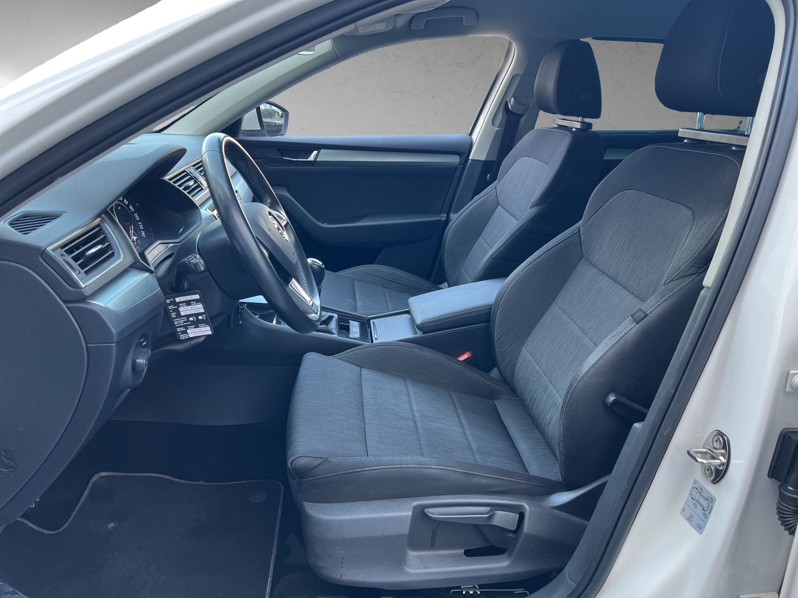 SKODA Superb Combi 1.4 TSI ACT Style 4x4-image-12
