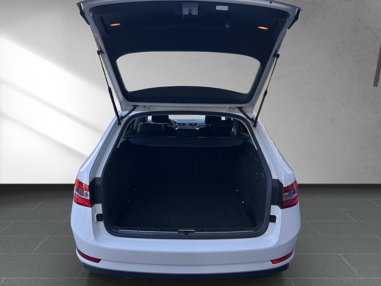 SKODA Superb Combi 1.4 TSI ACT Style 4x4-image-6