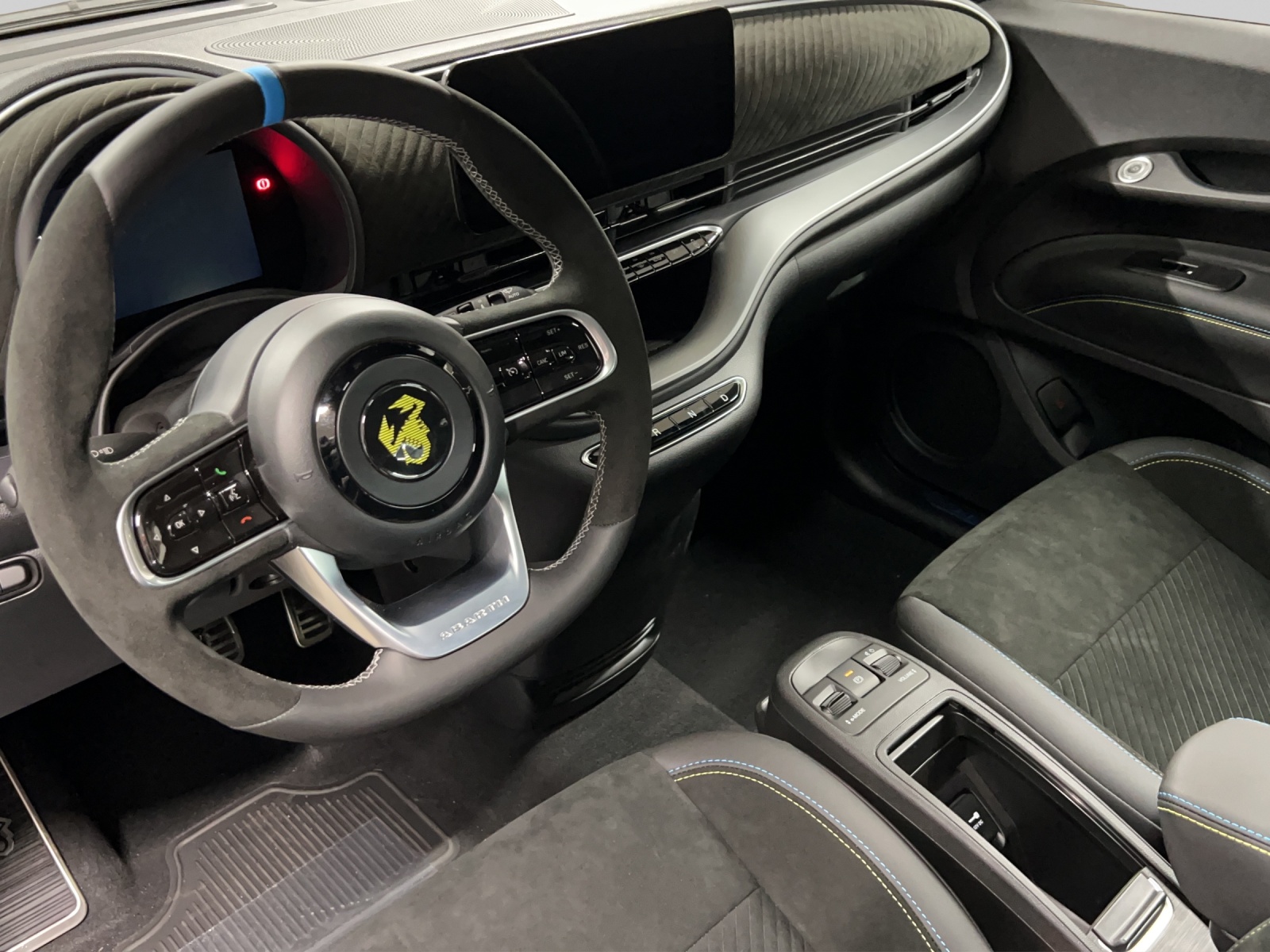 FIAT 500 Abarth BEV Turismo 155 PS-image-5