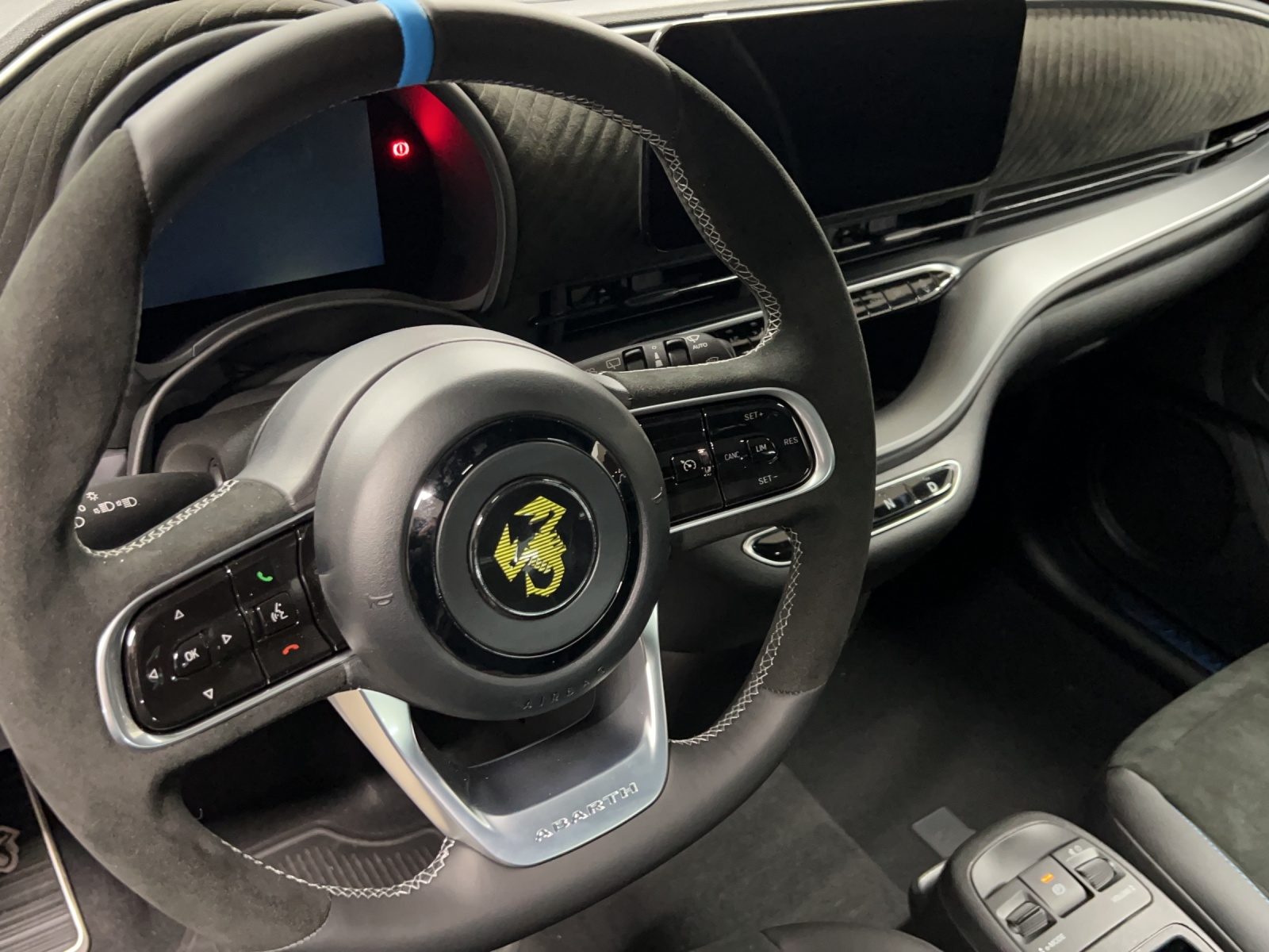 FIAT 500 Abarth BEV Turismo 155 PS-image-6