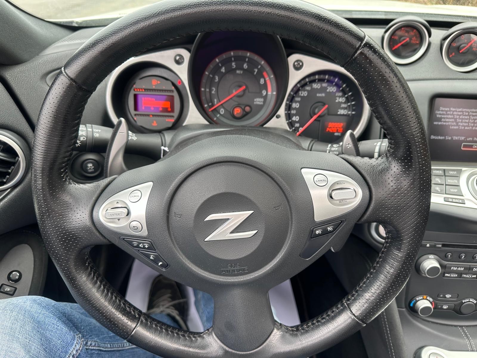 NISSAN 370 Z Roadster Pack Automatic-image-13