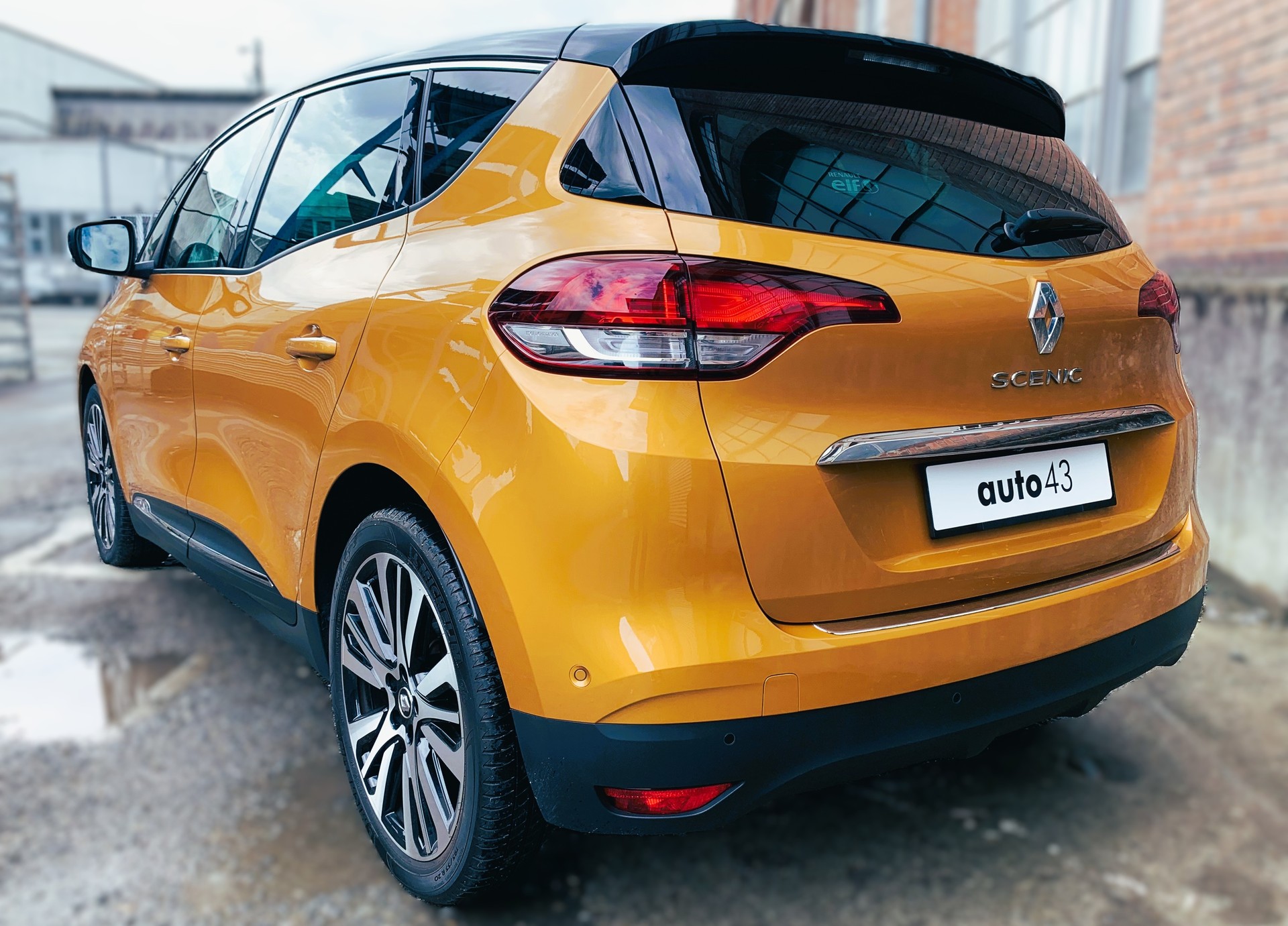 RENAULT Scénic 1.6 dCi Initiale Paris EDC-showroom-element-3