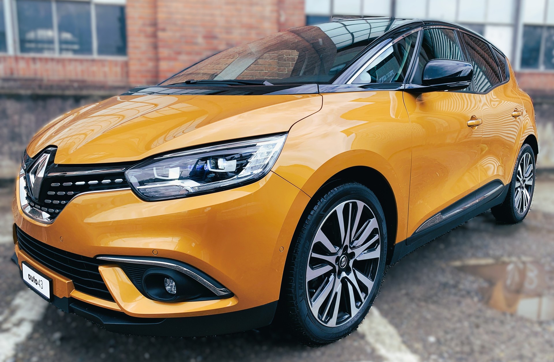 RENAULT Scénic 1.6 dCi Initiale Paris EDC-showroom-element-1