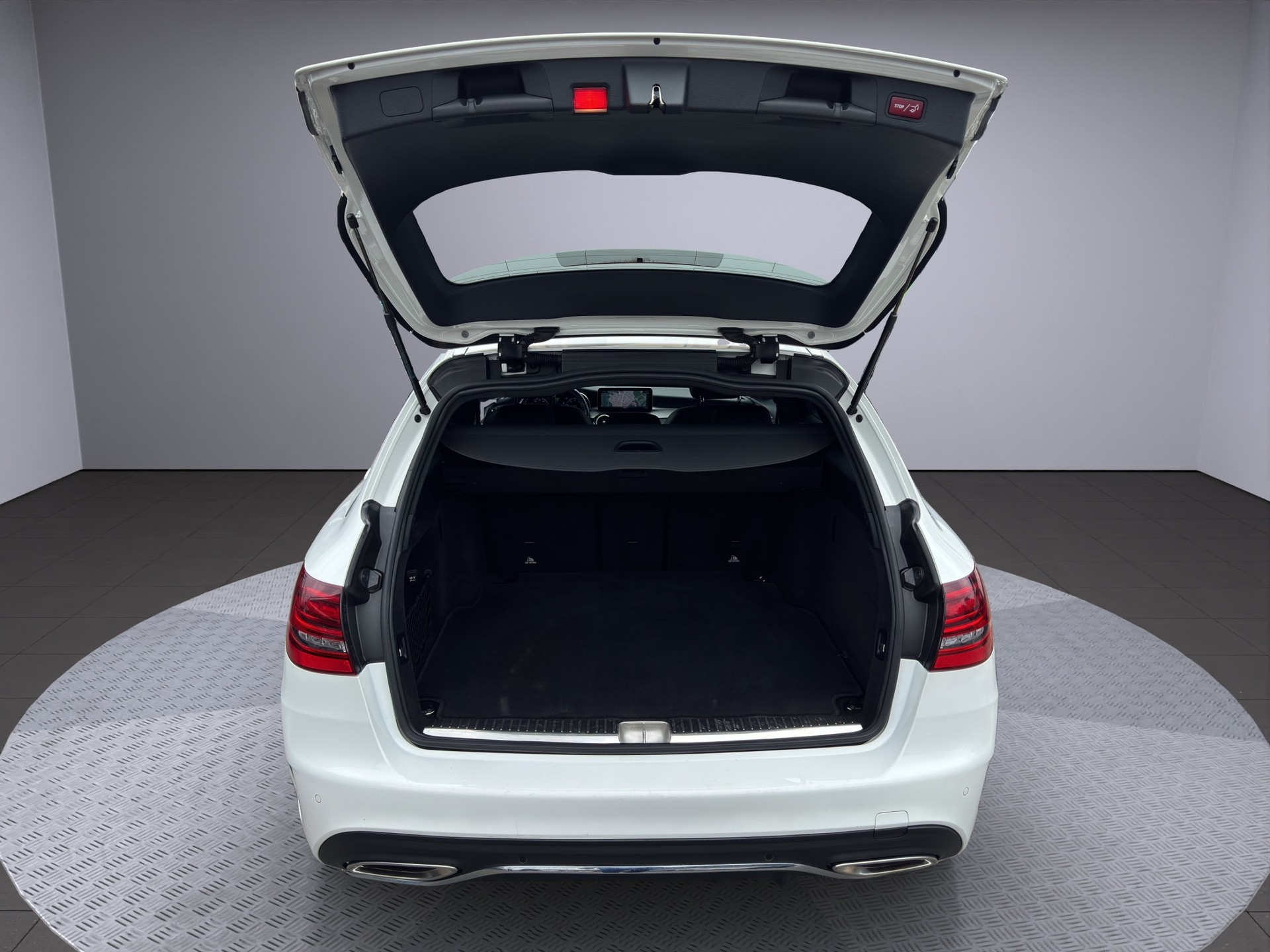 MERCEDES-BENZ C 200 Swiss Star AMG Line 4M 9G-Tronic-image-17