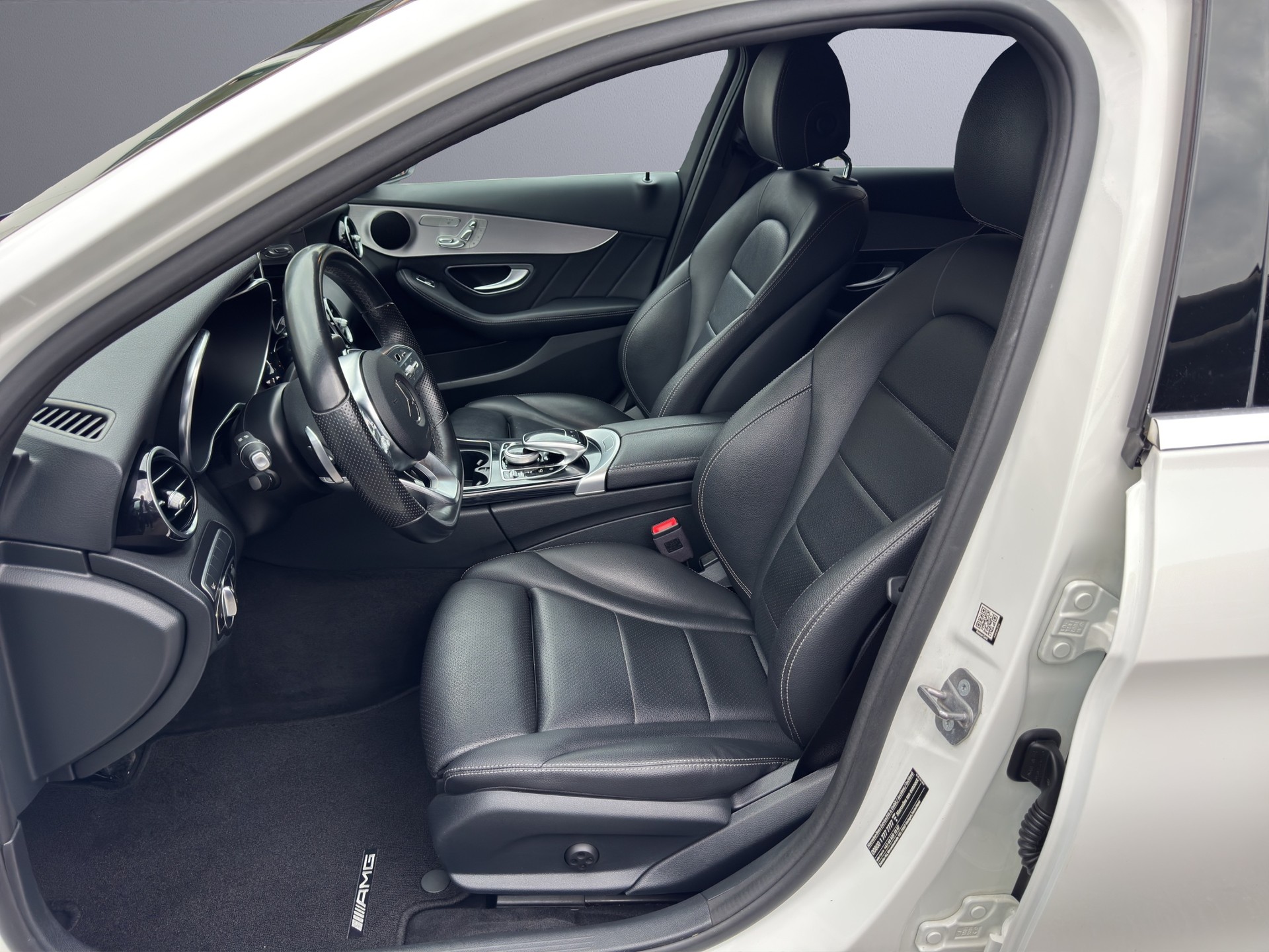 MERCEDES-BENZ C 200 Swiss Star AMG Line 4M 9G-Tronic-image-10