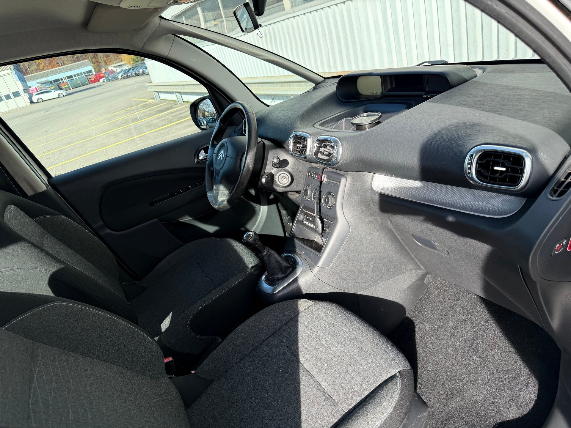 CITROEN C3 Picasso 1.2 Pure Tech Séduction-image-9