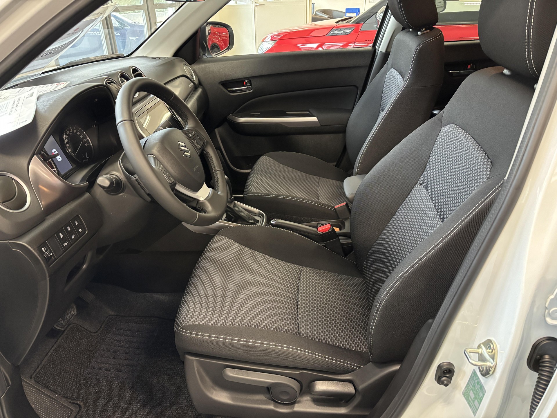 SUZUKI Vitara 1.4 T Compact+ Hybrid 4x4-showroom-element-3