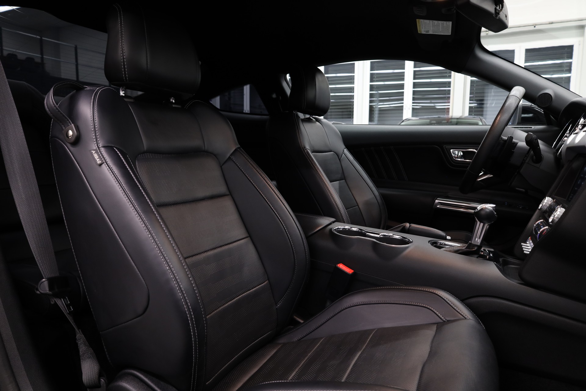 FORD Mustang Fastback 5.0 V8 GT Automat-image-13