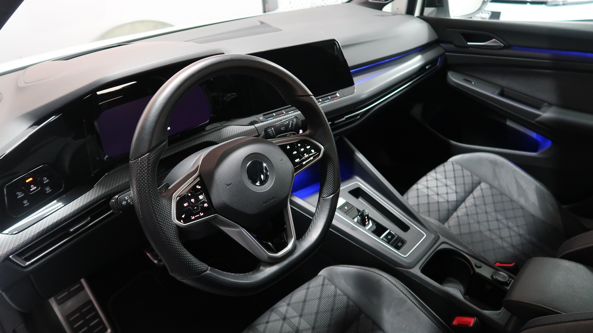VW Golf 1.5 eTSI ACT R-Line DSG / CH / MFK / GARANTIE-image-18