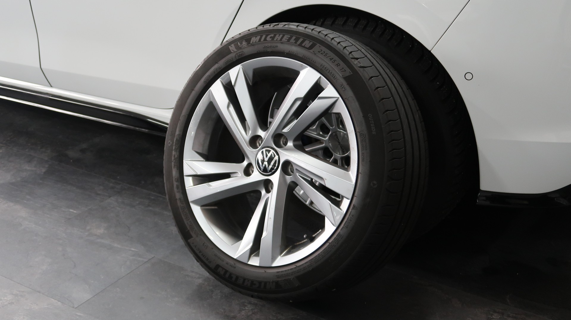 VW Golf 1.5 eTSI ACT R-Line DSG / CH / MFK / GARANTIE-image-13
