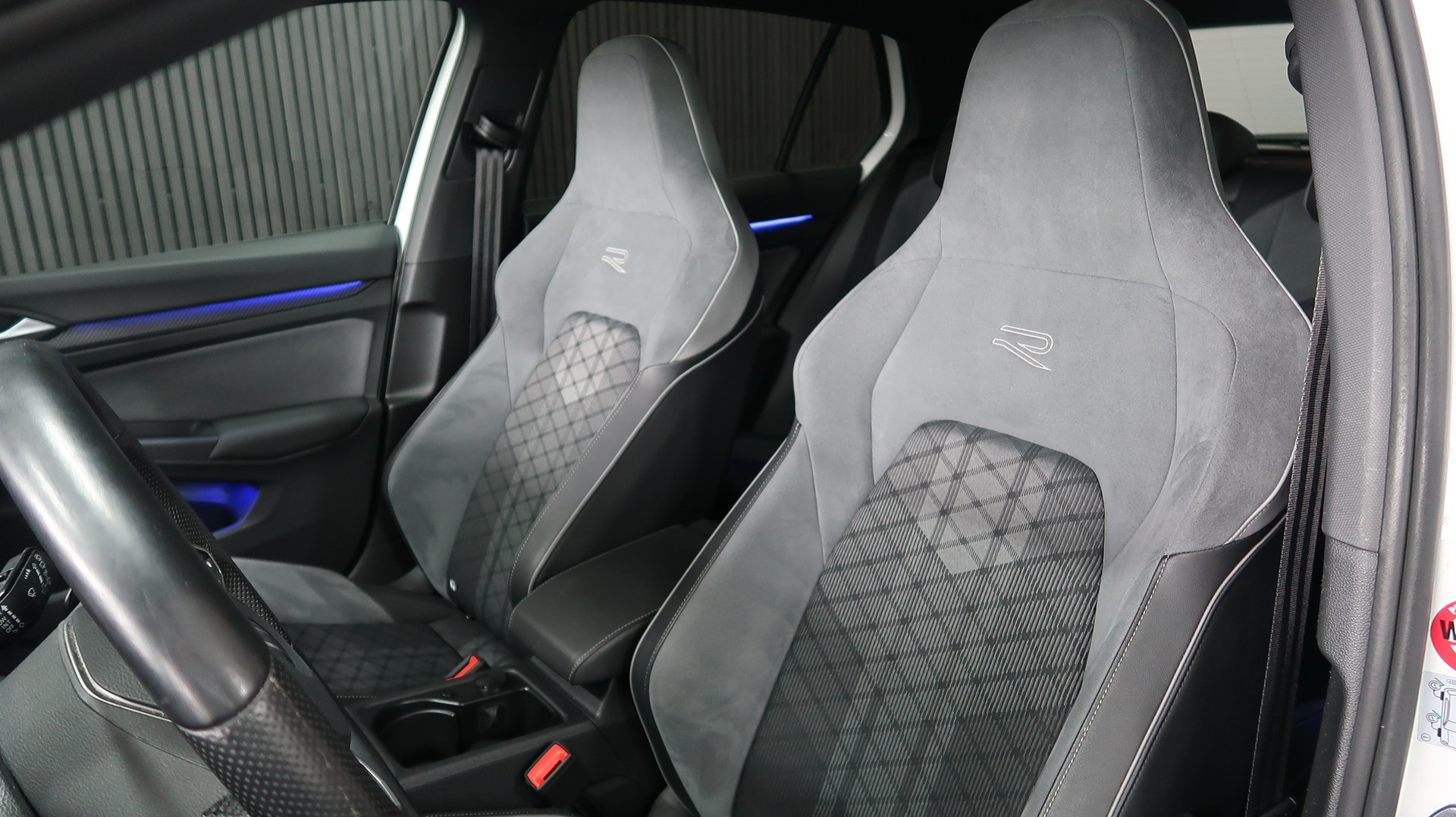 VW Golf 1.5 eTSI ACT R-Line DSG / CH / MFK / GARANTIE-image-19