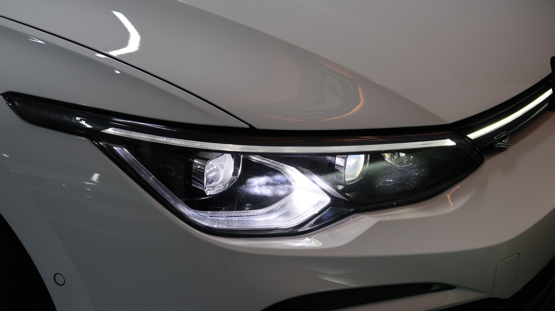 VW Golf 1.5 eTSI ACT R-Line DSG / CH / MFK / GARANTIE-image-16
