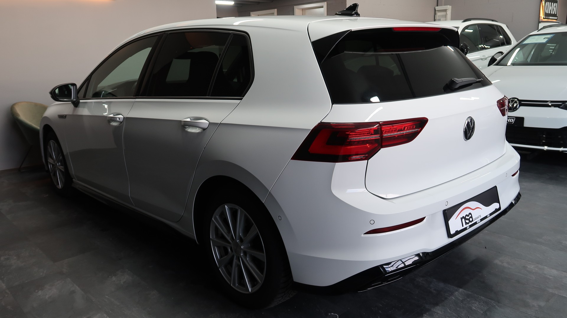 VW Golf 1.5 eTSI ACT R-Line DSG / CH / MFK / GARANTIE-image-12
