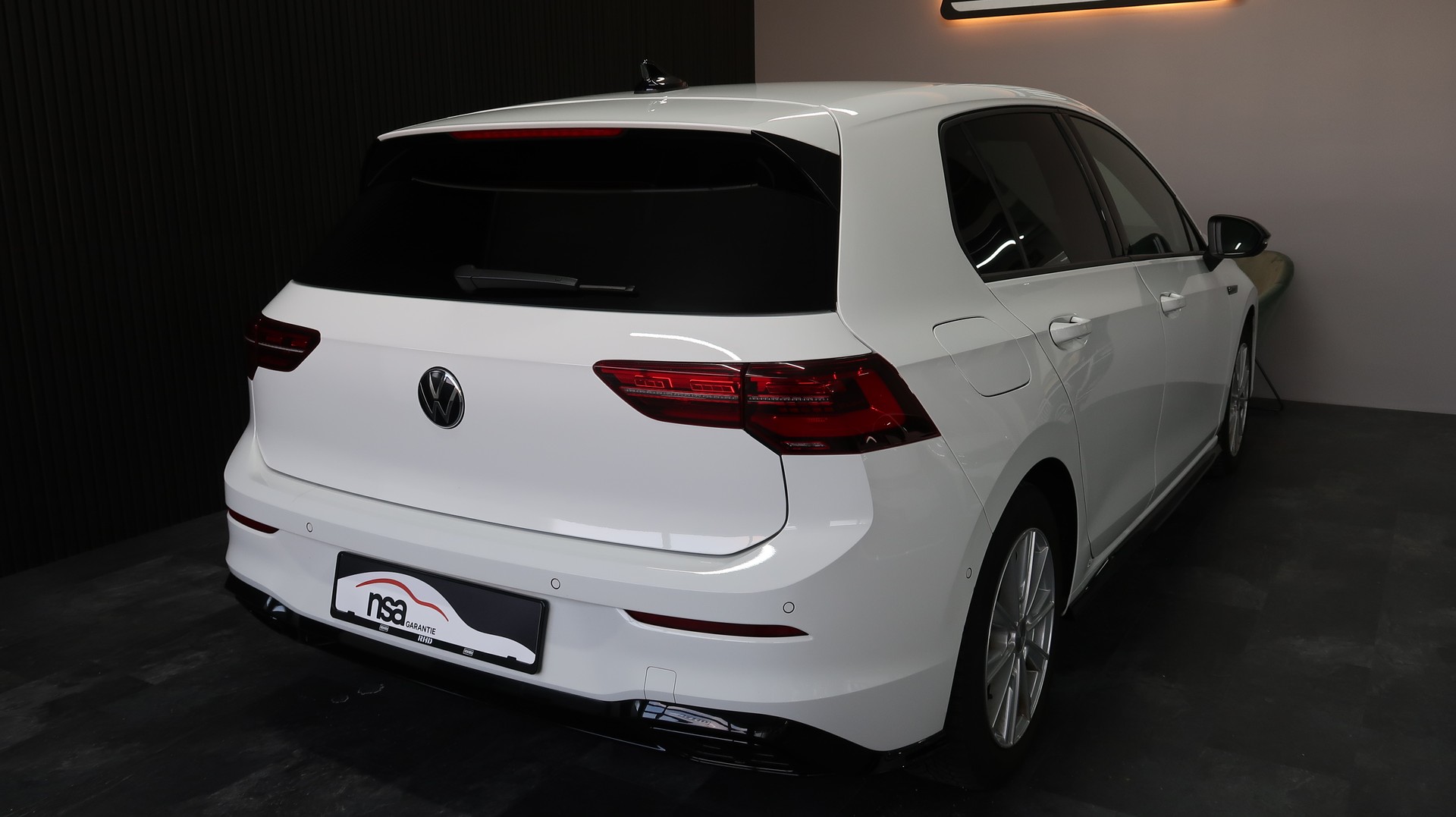 VW Golf 1.5 eTSI ACT R-Line DSG / CH / MFK / GARANTIE-image-8