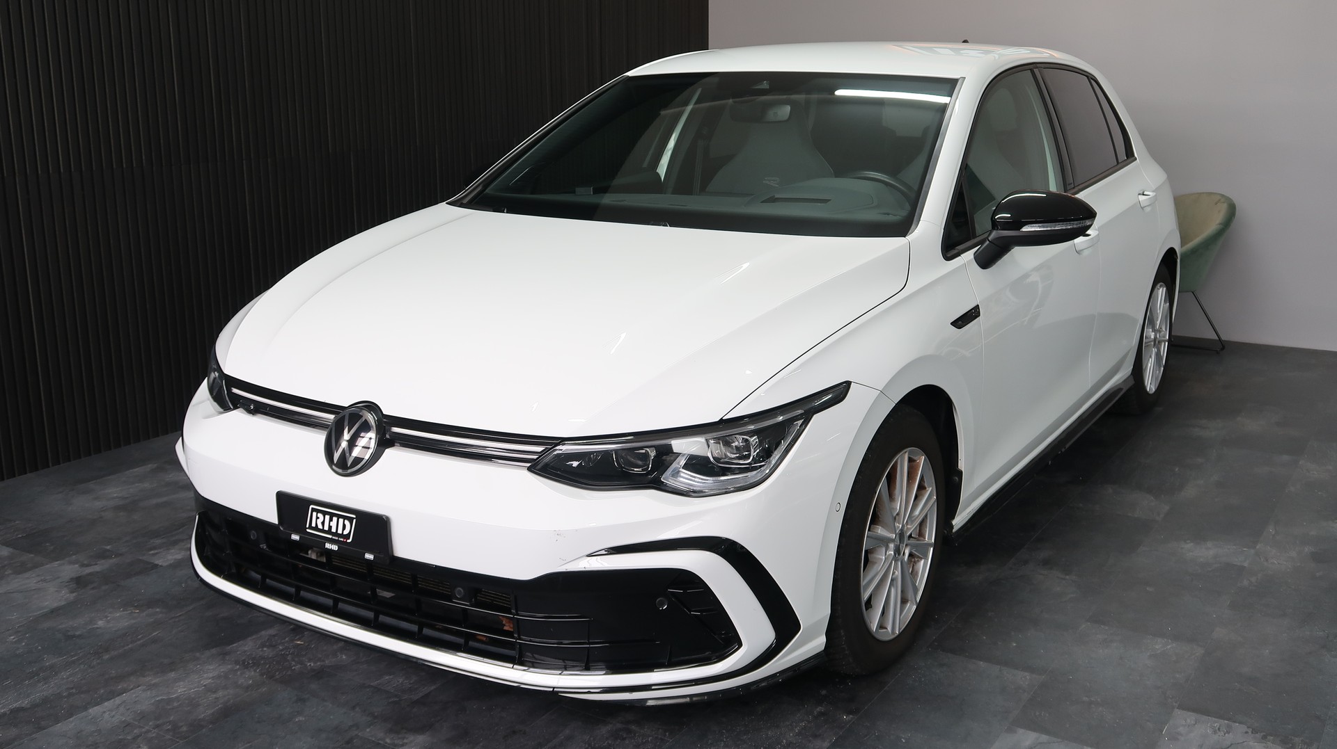 VW Golf 1.5 eTSI ACT R-Line DSG / CH / MFK / GARANTIE-showroom-element-1