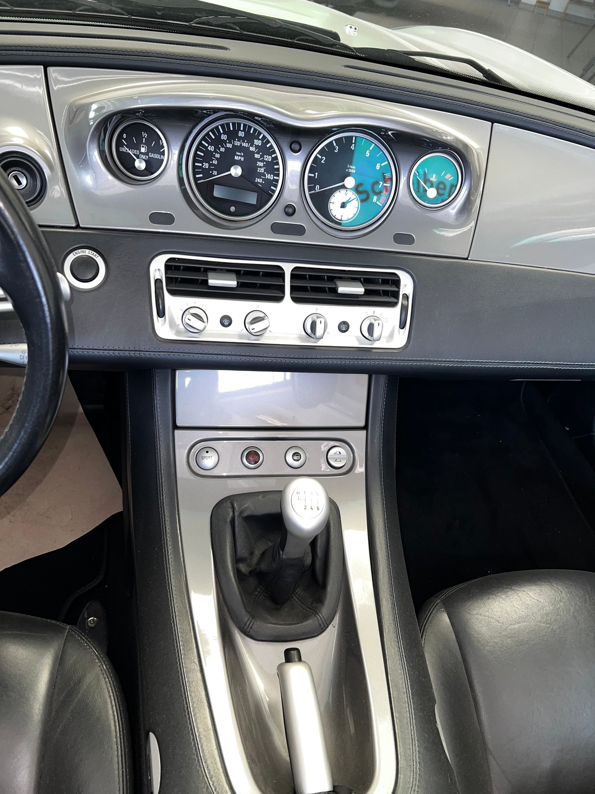 BMW Z8 Roadster-image-11