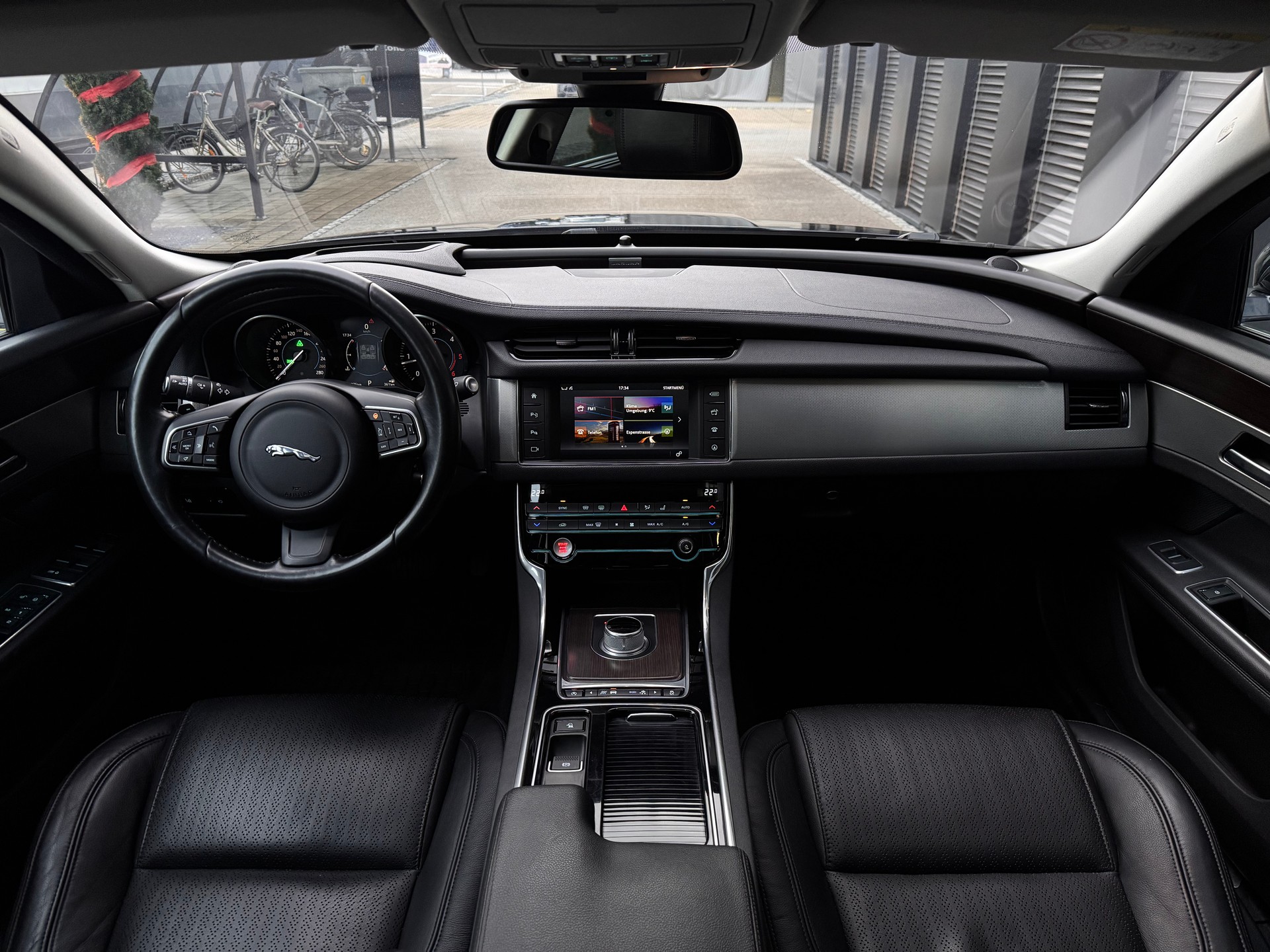 JAGUAR XF 20d Prestige Automatic-image-13