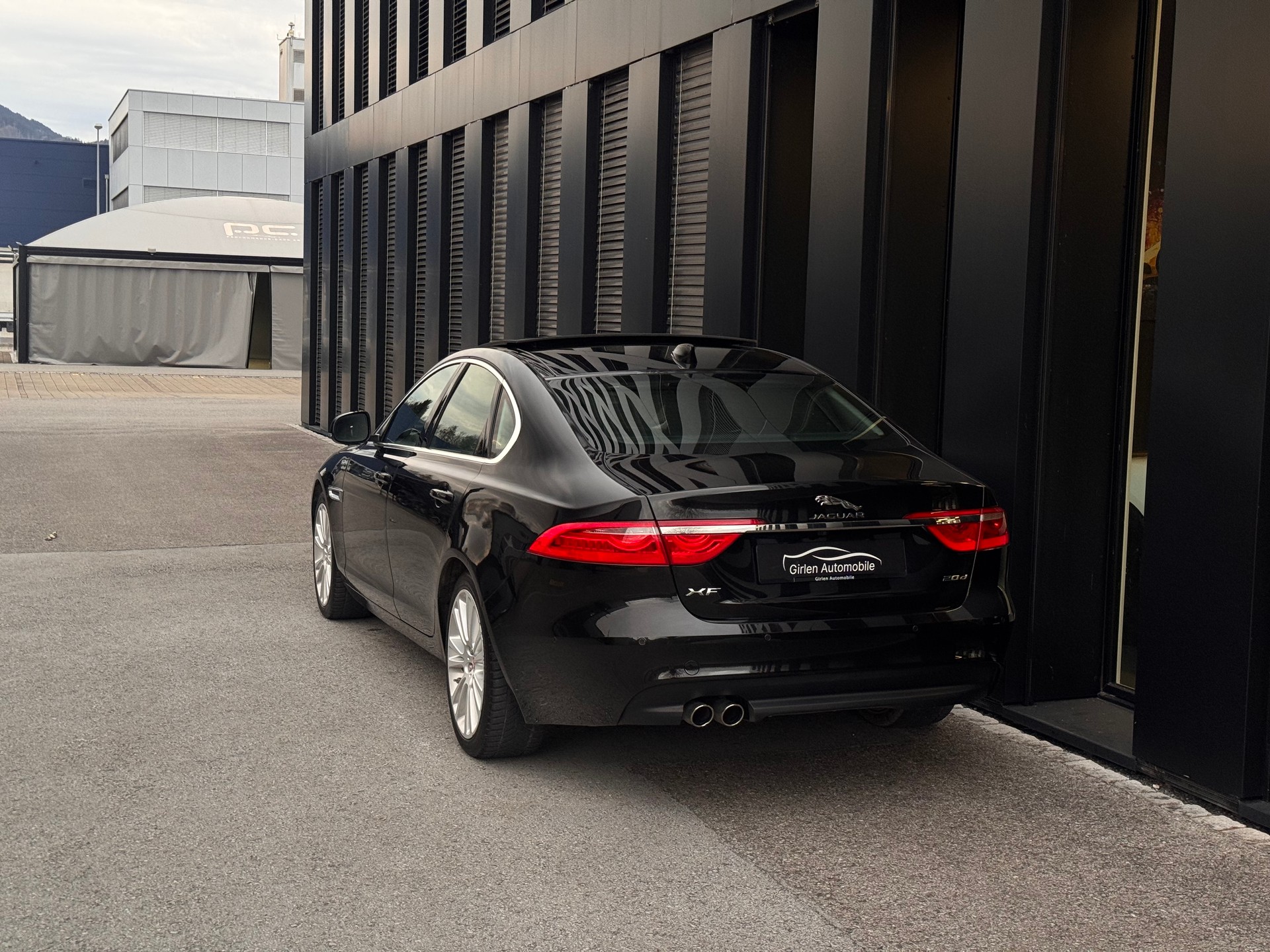 JAGUAR XF 20d Prestige Automatic-image-4