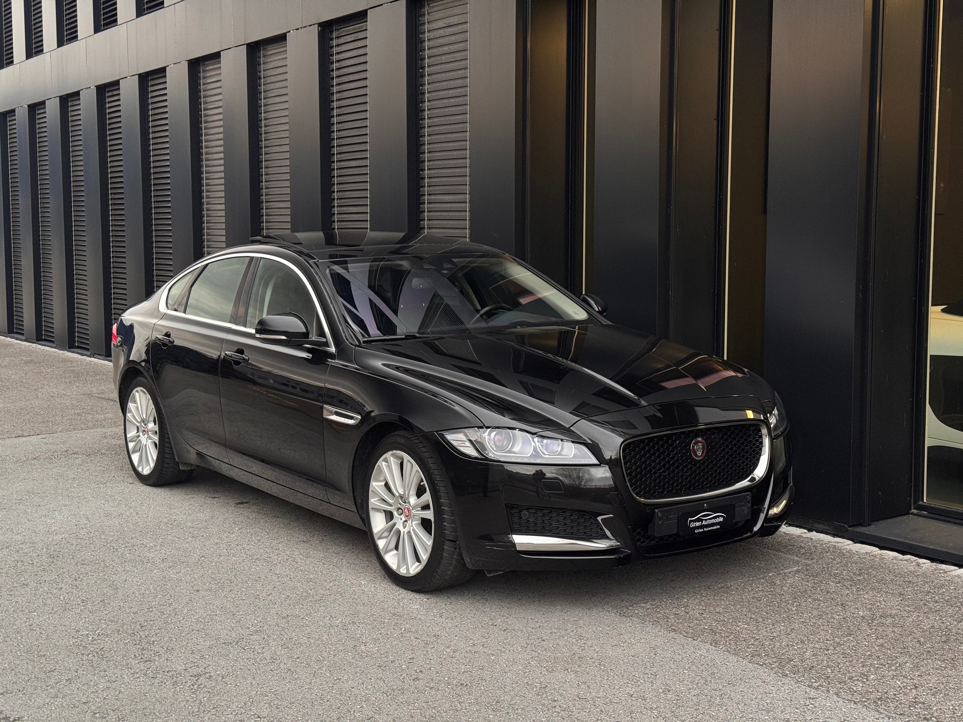 JAGUAR XF 20d Prestige Automatic-image-8