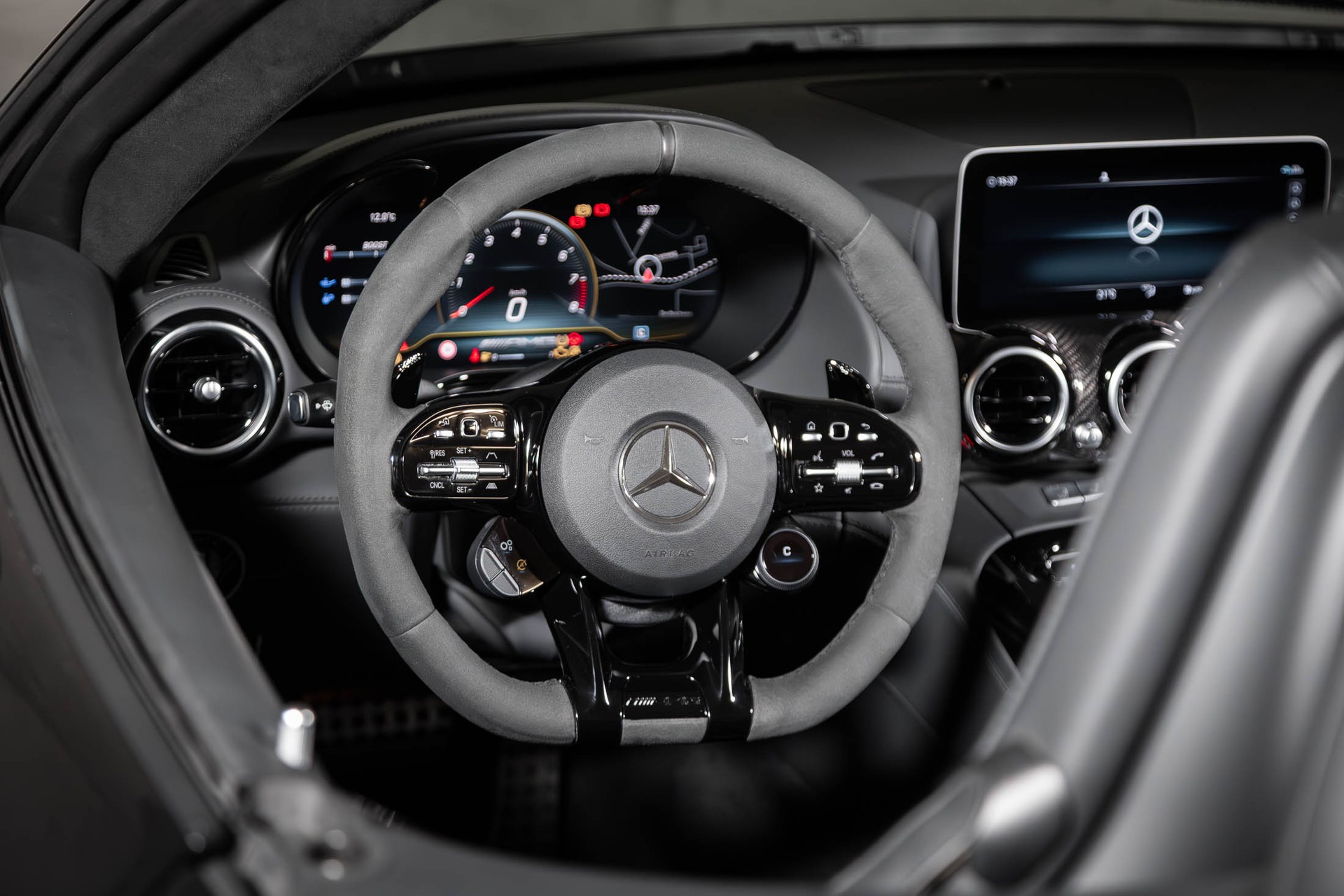 MERCEDES-BENZ AMG GT R Roadster Speedshift DCT-image-18