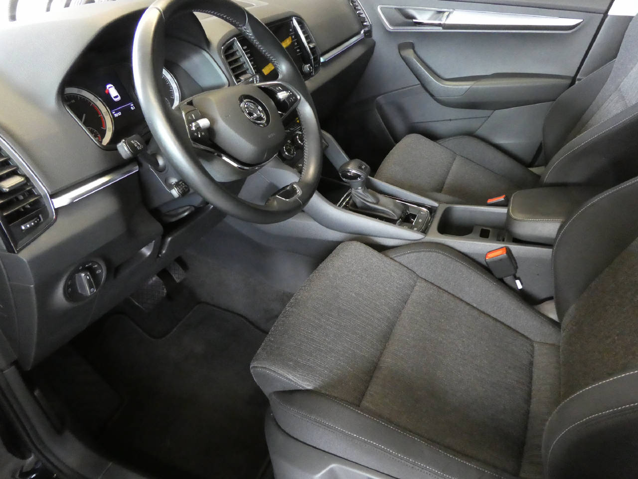 SKODA Karoq 1.5 TSI Style DSG-image-9