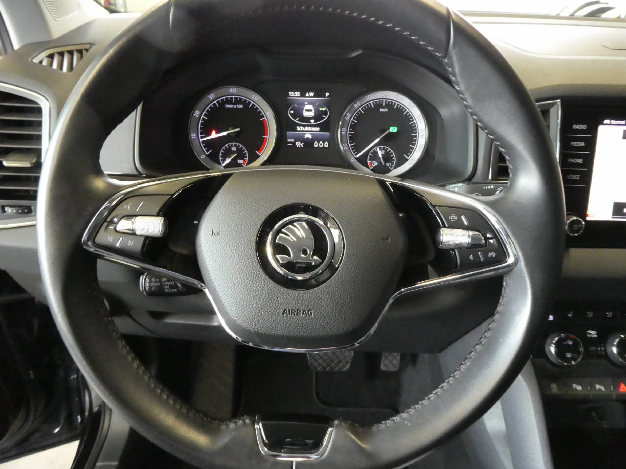 SKODA Karoq 1.5 TSI Style DSG-image-12