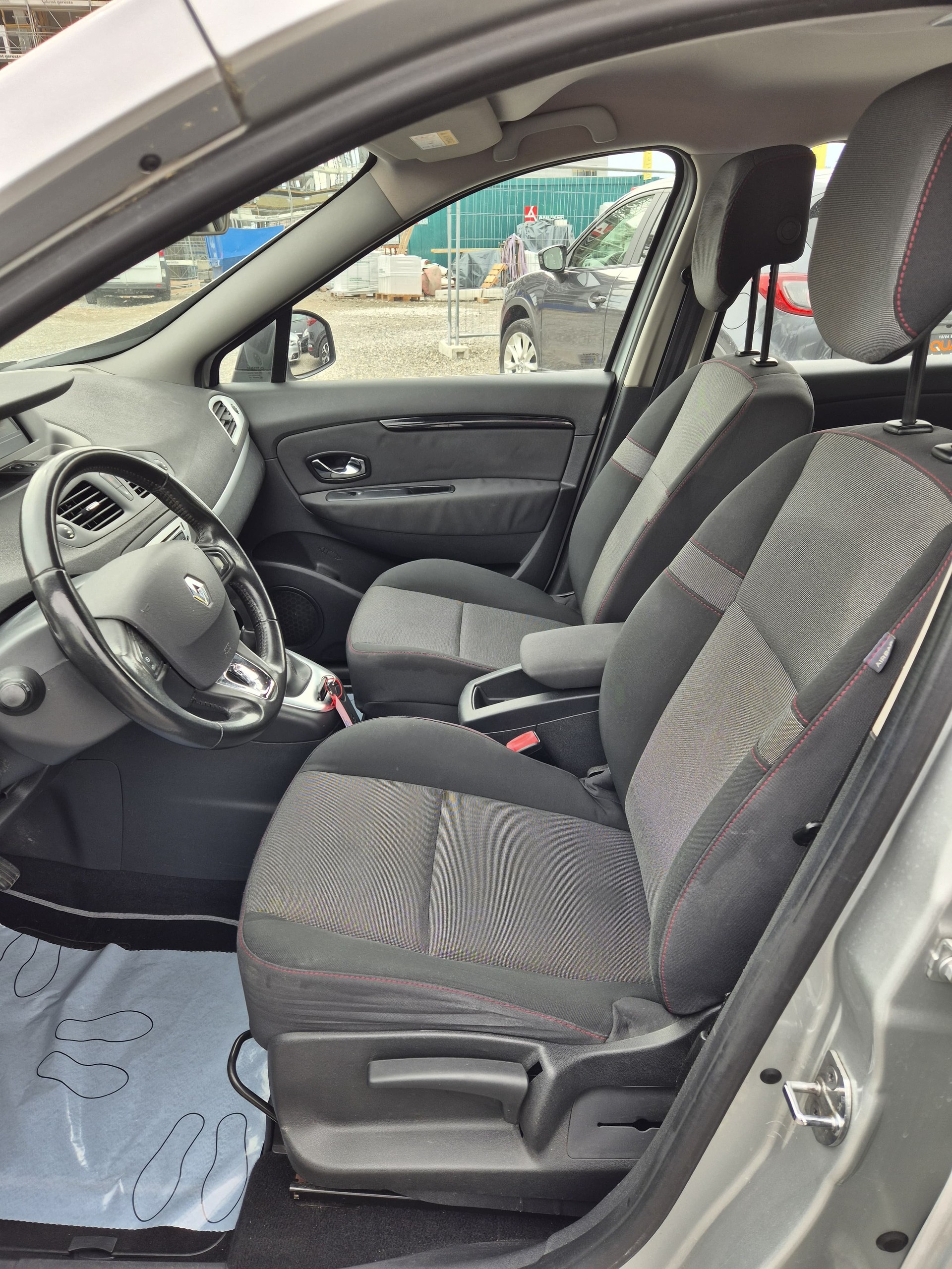 RENAULT Grand Scénic 1.5 dCi Bose EDC-image-3