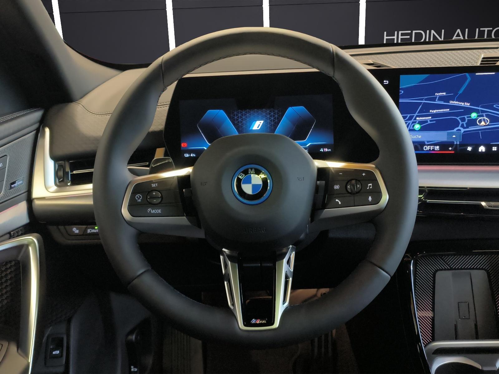 BMW iX2 30 xDrive-image-15