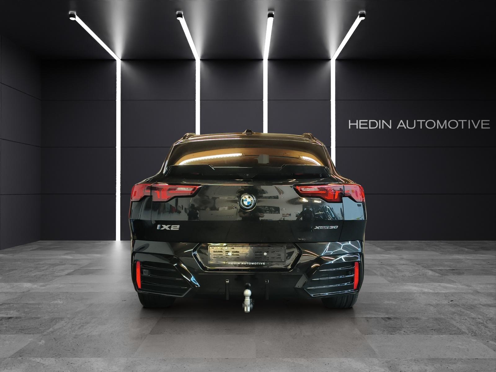 BMW iX2 30 xDrive-showroom-element-3