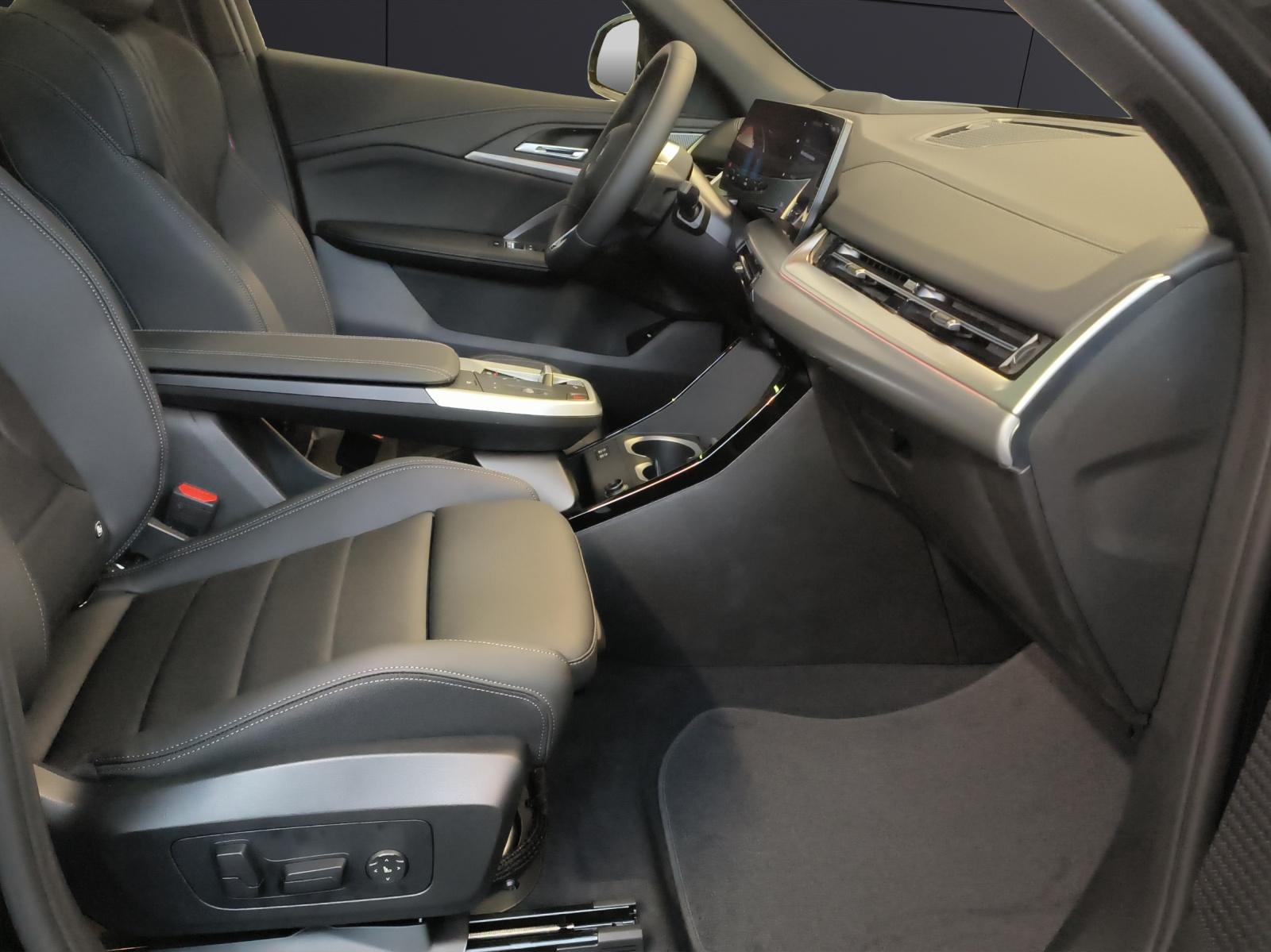 BMW iX2 30 xDrive-image-14