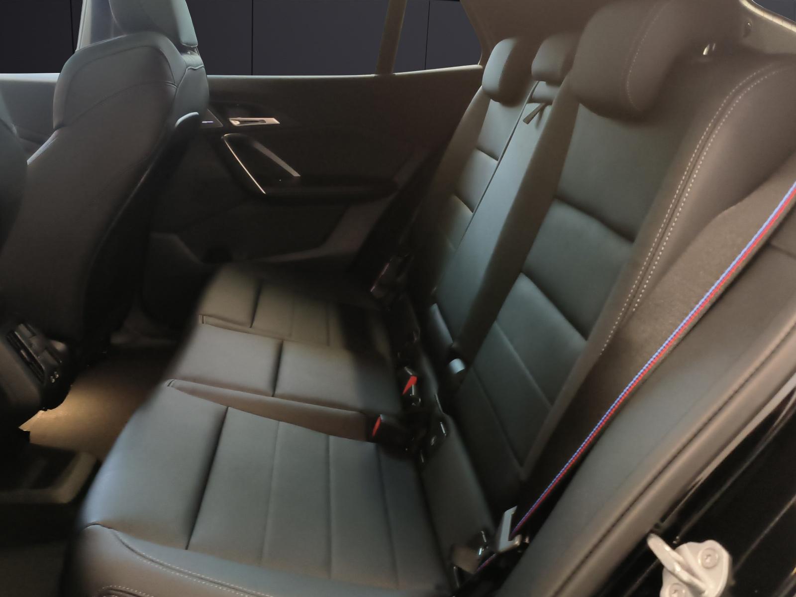 BMW iX2 30 xDrive-image-12