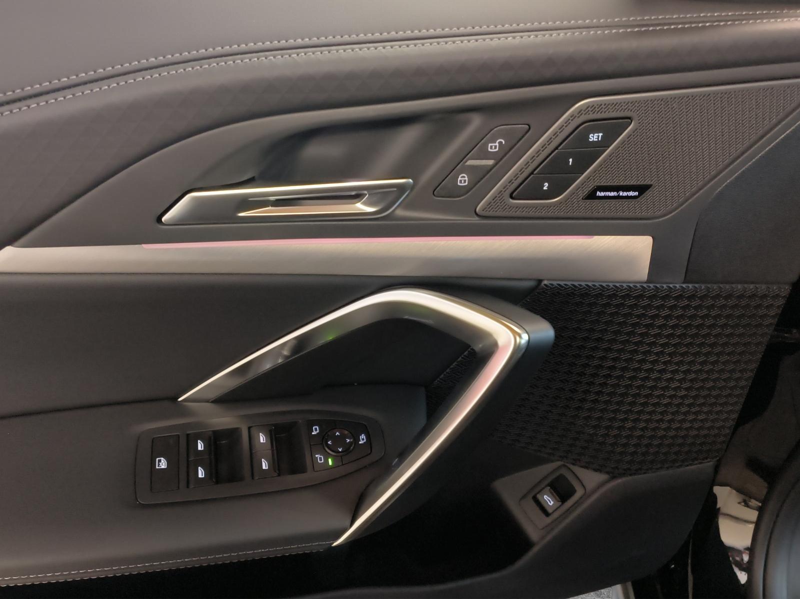 BMW iX2 30 xDrive-image-10