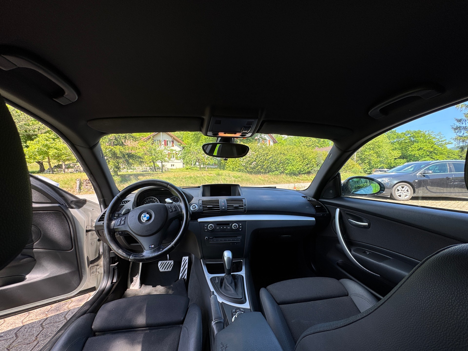 BMW 130i Steptronic-image-10